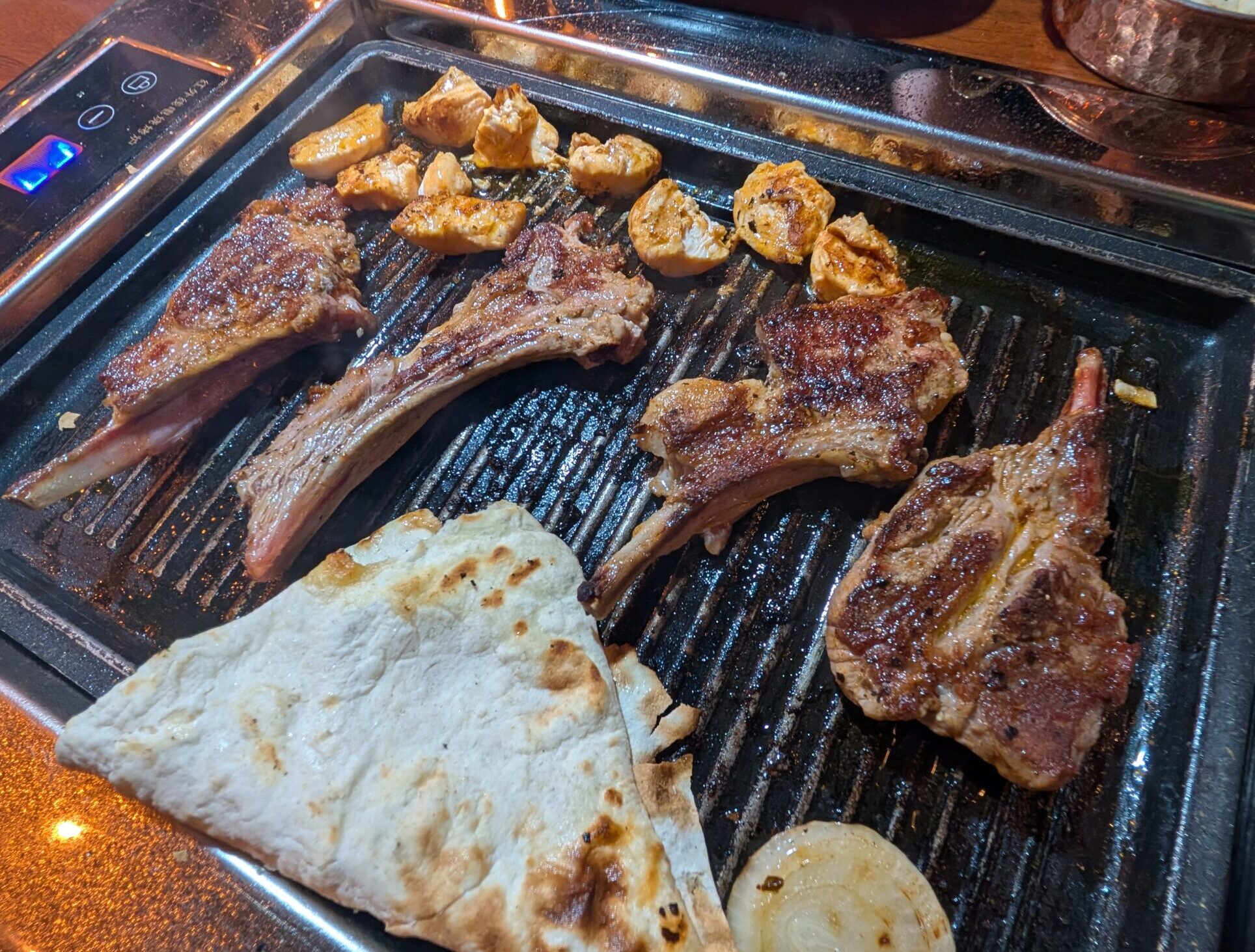 Golden Restaurant & Barbecue, Nürnberg - Lammkoteletts auf dem Grill