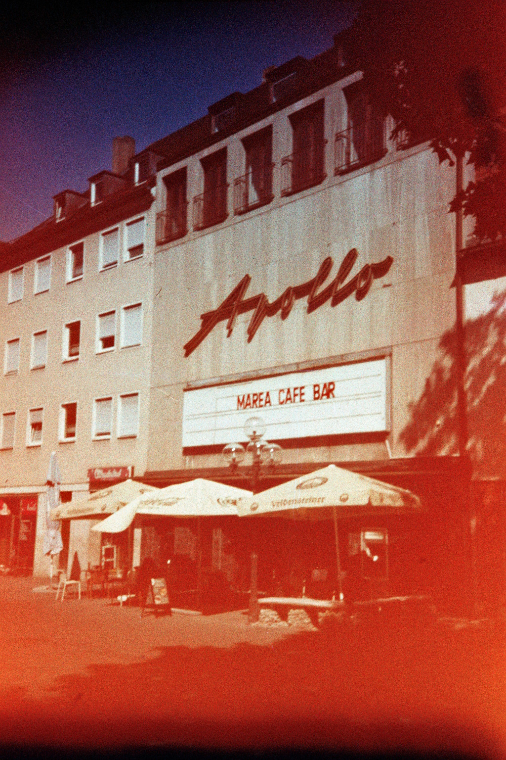 Apollo-Kino, Vordere Sterngasse, Nürnberg (LOMO LC-A, Wolfen NC500, August 2026)